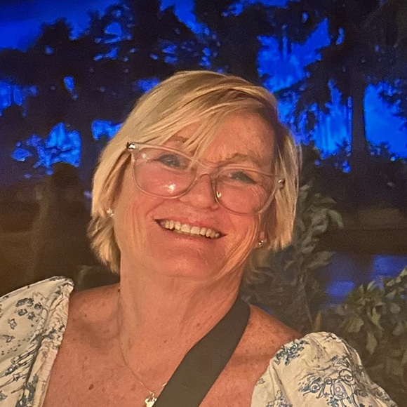 Meet your Posher, Diana - Picture 1 of 1